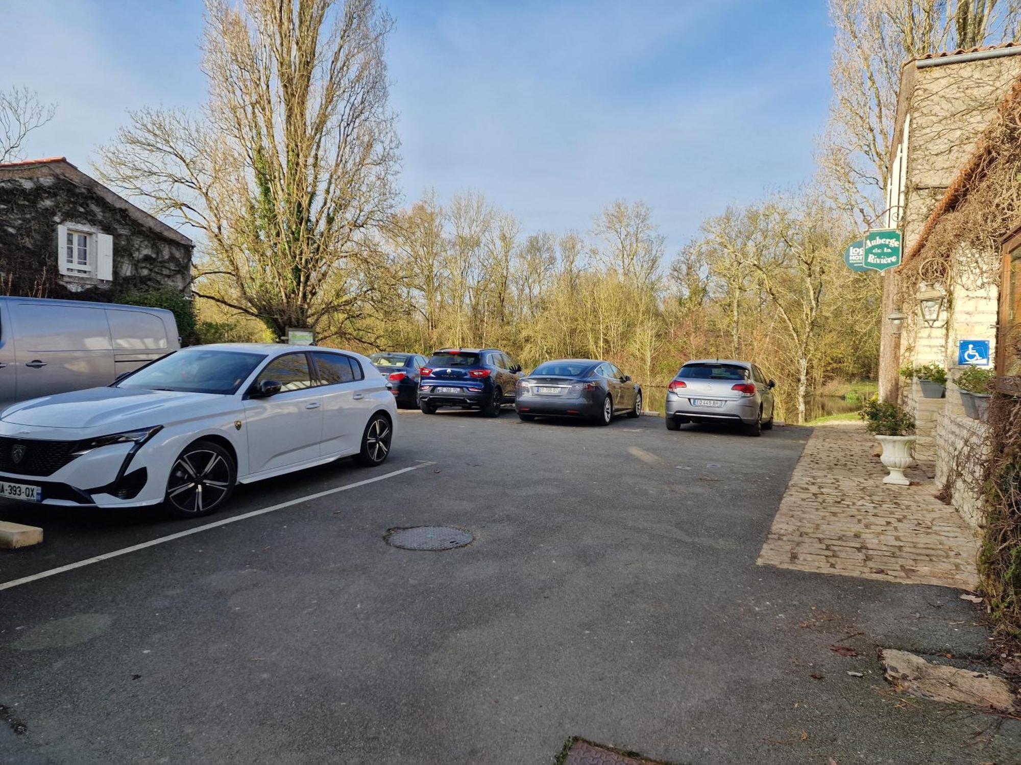 Logis Auberge De La Riviere Les Velluire-sur-Vendee Exterior foto