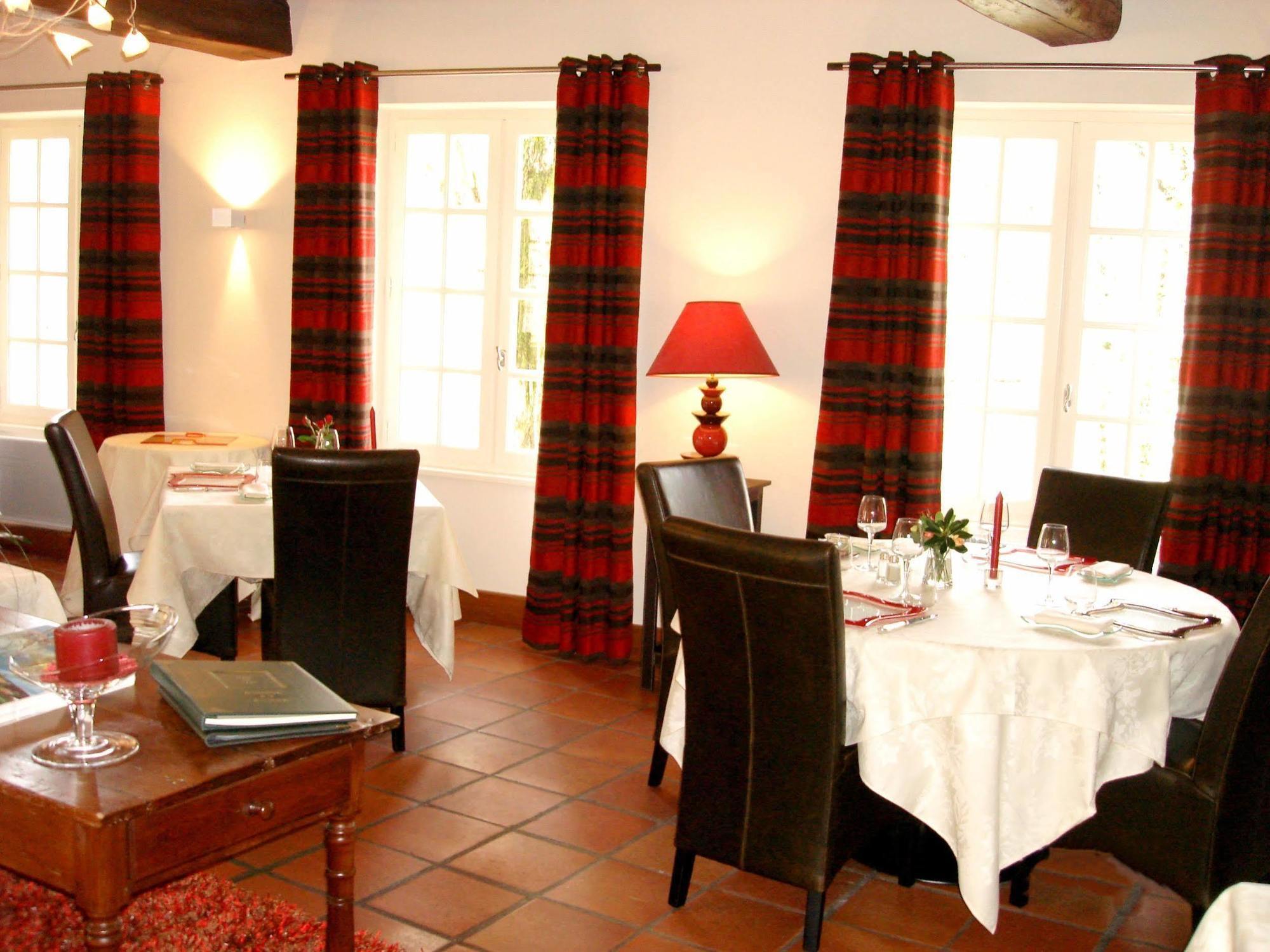 Logis Auberge De La Riviere Les Velluire-sur-Vendee Exterior foto